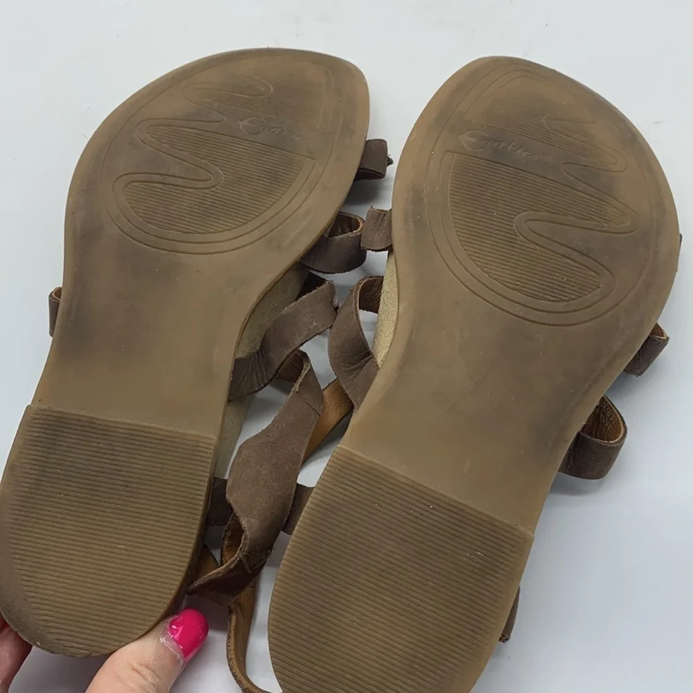 Earthies Leather coffee colored metal embellished sandals Sz 7. MCS0730F